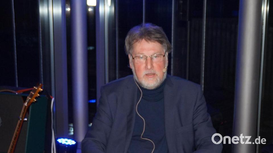 &quot;Wir haben gelernt, wie die Vögel zu fliegen und wie die Fische zu schwimmen, aber das Einfachste haben wir nicht gelernt, wie Brüder zu leben.&quot;  (Karl Stumpfi zitiert Martin Luther King) Bild: wel