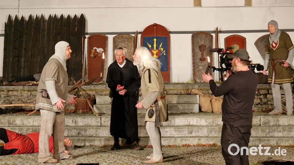 Das Ensemble des Neunburger Festspiels "Vom Hussenkrieg" steckt bereits seit Monaten mitten in den Vorbereitungen für die 38. Bühnensaison. Unter anderem war ein Teil der Darsteller bei den Dreharbeiten für einen neuen Trailer gefordert, der Appetit auf die Neufassung des Stücks machen soll. Bild: Manuel Winkler/exb