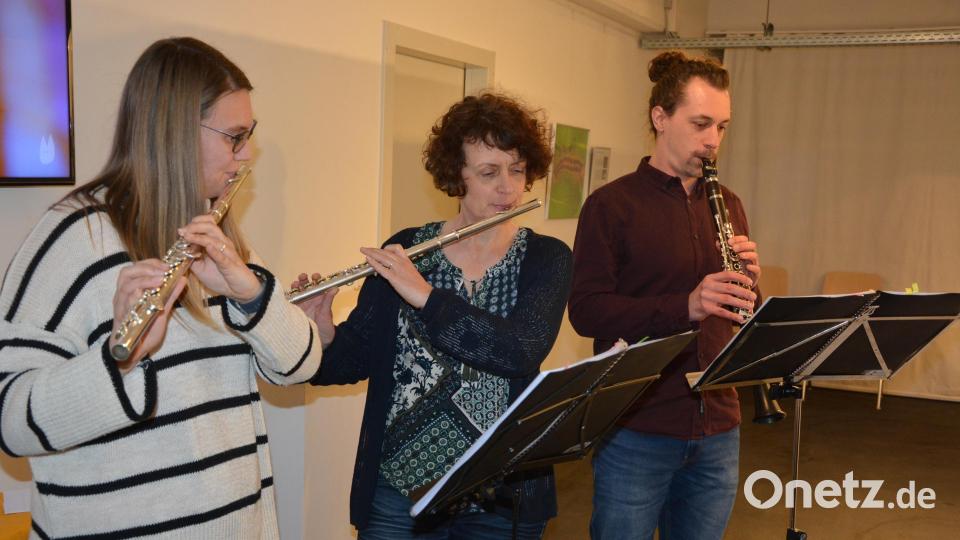 Für die musikalische Umrahmung sorgten (von links) Laura Sollfrank sowie Christa und Christian Hinz. Bild: jr