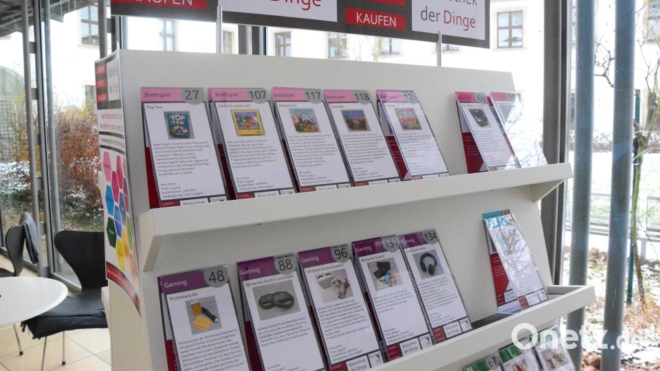 Im Erdgeschoss werden Regale aufgestellt, auf denen der komplette Bestand der &quot;Bibliothek der Dinge&quot; mit Informationen zu den jeweiligen Sachen präsentiert wird. Bild: Kunz