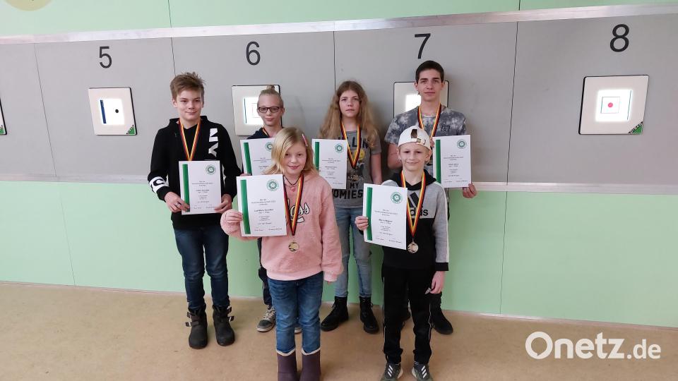 Die Schützenjugend (von links) Julian Grundler, Timo Wagner, Lea-Marie Grundler, Alexandra Denz, Marco Wagner und Simon Denz. Bild: Schützenverein Siegritz/exb