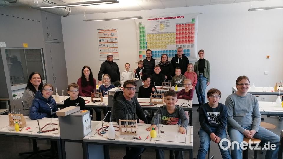 Auch die Nachmittagsgruppe hatte bei den Experimenten viel Spaß. Bild: den