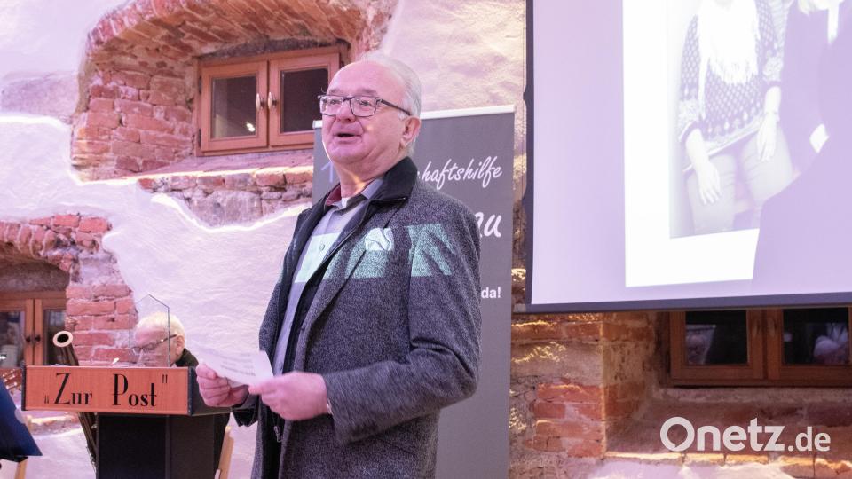 Auch Nachbarschaftshilfe-Gründungsmitglied Max Gmeiner sprach beim Festakt ein paar Worte. Bild: Susanne Forster