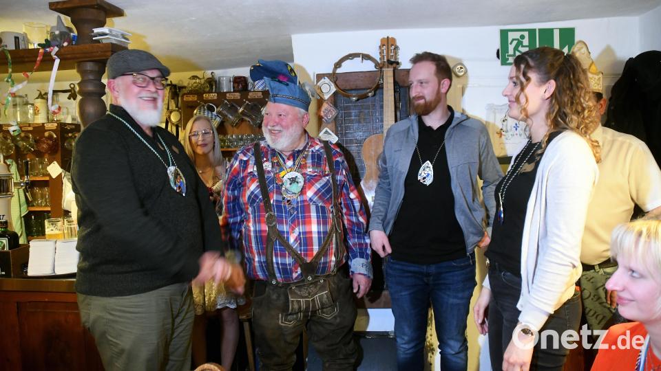 Ordensverleihung. Von links: Gerald Wickel, Karina Kos, Bernhard Lang, Patrick I. und Elena I. Bild: Gabi Schönberger