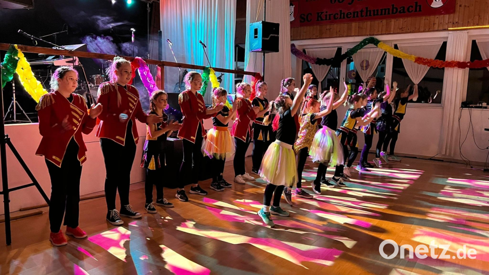Die Tanzgruppe des SCK begeistert das Publikum mit ihrem Auftritt.