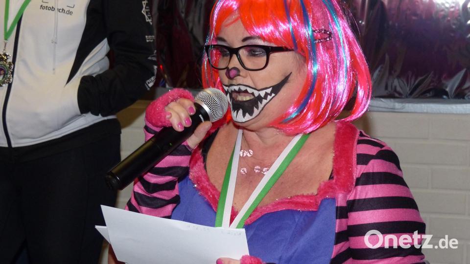 Kati Bertelshofer führt beim SV Fasching durch den Abend. Bild: hme