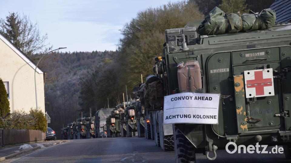 In den nächsten Tagen werden vermehrt Militärkonvois von Emhof aus in Richtung Vilseck unterwegs sein. Die Strykerbrigade hat nach dem Übungsende von Dragoon Ready 23 mit der Rückverlegung begonnen. Der Verband umfasst etwa 600 Fahrzeuge. Bild: bö