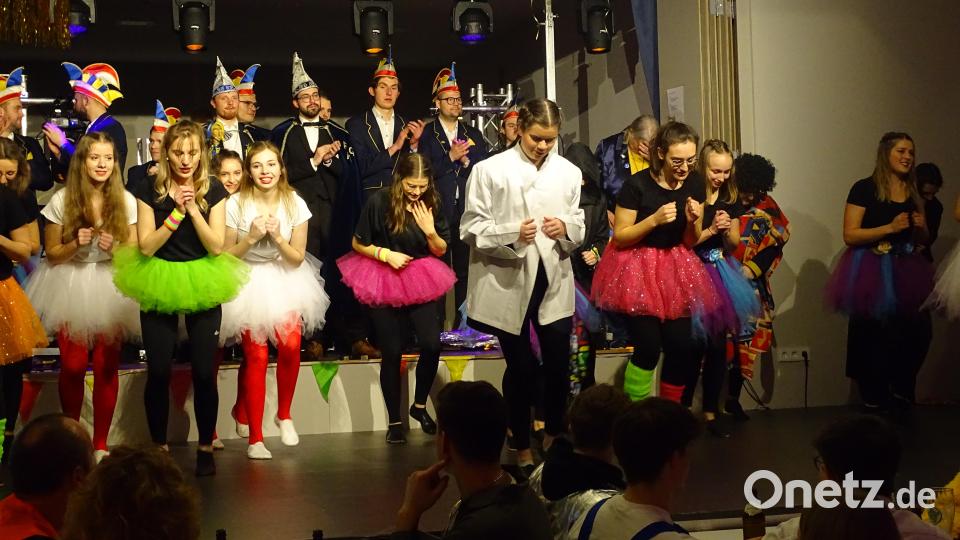 Die Aktivengarde der Faschingsgesellschaft Michelfeld bei ihrem Showtanz. Bild: ll
