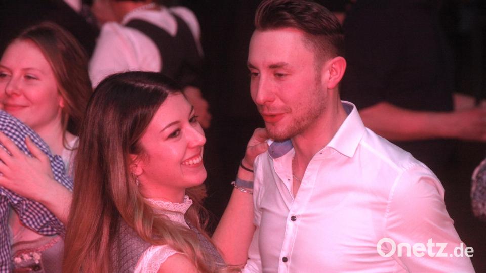 Der Bauernball lockte auch viele junge Leute an. Bild: Hirsch