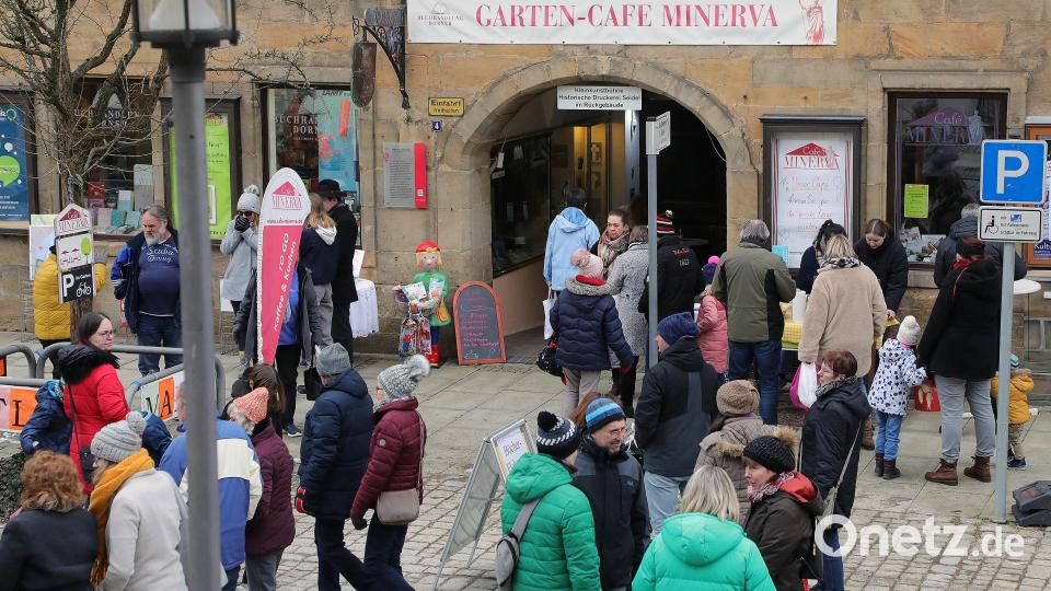 Hier ein Blick auf den Eingang zum Café Minerva und der historischen Druckerei Seidl, dort gab es einen Bücherflohmarkt. Bild: Wolfgang Steinbacher