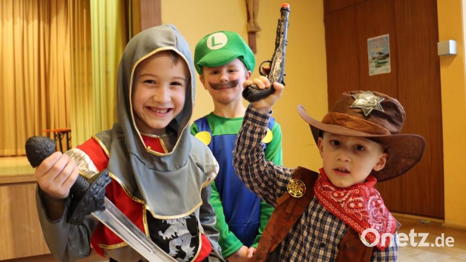 Die schön verkleideten Kinder brachten beim ausverkauften Kinderfasching in St. Michael den Pfarrsaal zum Beben und waren glücklich dabei. Bild: ads