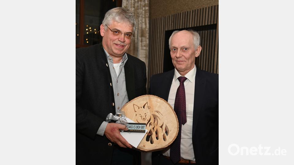 Uli Hausmann (links) und Gerhard Gradl (rechts) bei der Jahreshauptversammlung. Bild: gf