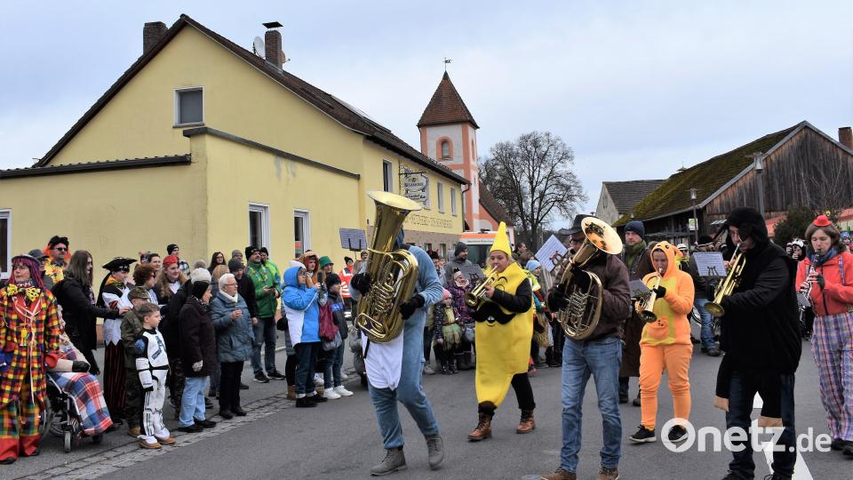 Hüttener Faschingszug Bild: rgr