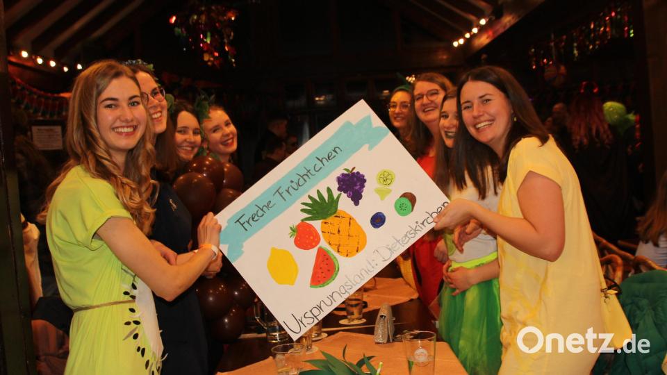 Die &quot;Frechen Früchtchen&quot; holen sich bei der Maschenprämierung einen Preis Bild: frd