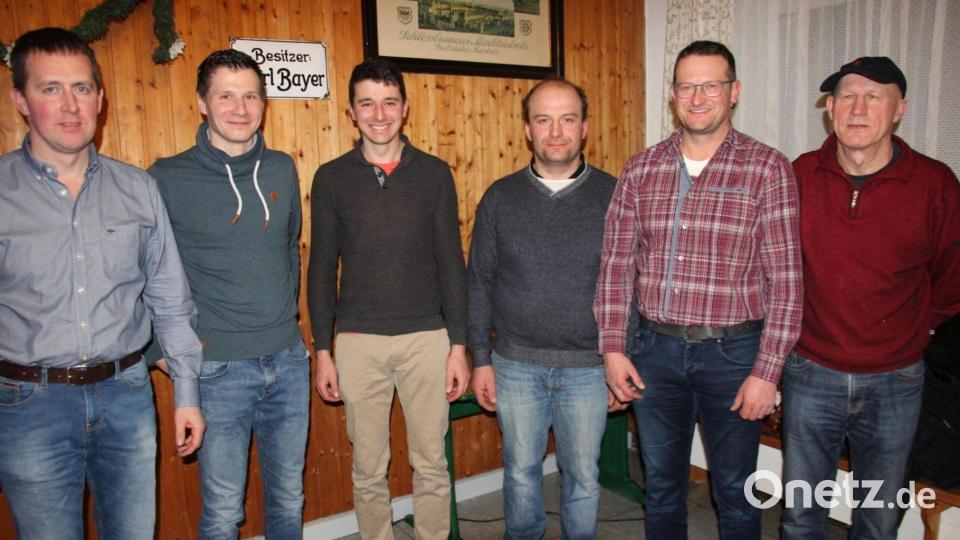 Das Vorstandsteam der Kreisrinderzuchtgenossenschaft Tirschenreuth (von links) Helmut Grillmeier, Johannes Zintl, Simon Preiß, Harald Püttner, Thomas Scharnagl und Rudi Traxinger vom AELF Regensburg-Schwandorf. Bild: kro