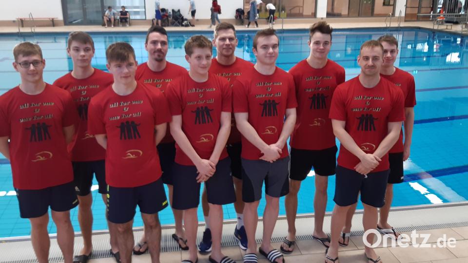 Das Landesliga-Herrenteam der SG Nordoberpfalz mit von links Paul Reisner, Leonard Hieke, Paul Arnold, Andreas Gradl, Leonhard Fütterer, Christian Männer, Fynn Legat, Kilian Züllich, Tim Schmalzreich und Patrik Walter Bild: rbg