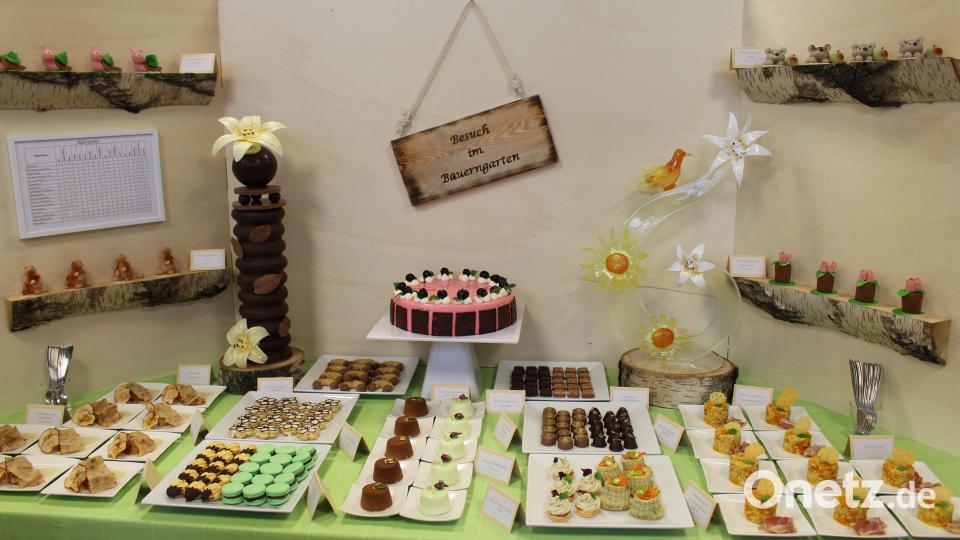 Kursbeste Evelyn Stubenrauch überzeugte mit ihrem Schaubuffet zum Thema „Besuch im Bauerngarten“. Bild: HWK-Bytschenko/exb