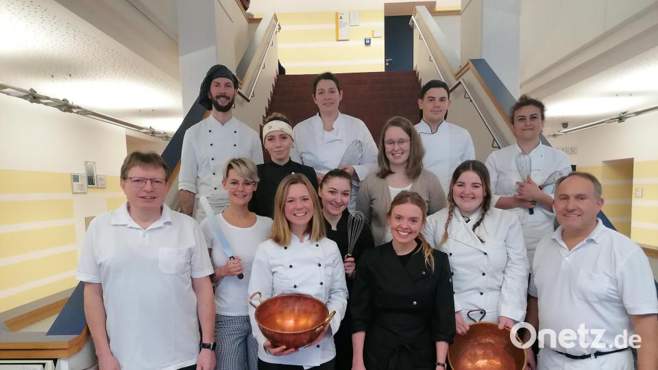 Zehn junge Konditorenmeister stellten ihr Können unter Beweis und fertigten fantasievolle Schaubuffets an. Bild: HWK-Huber/exb