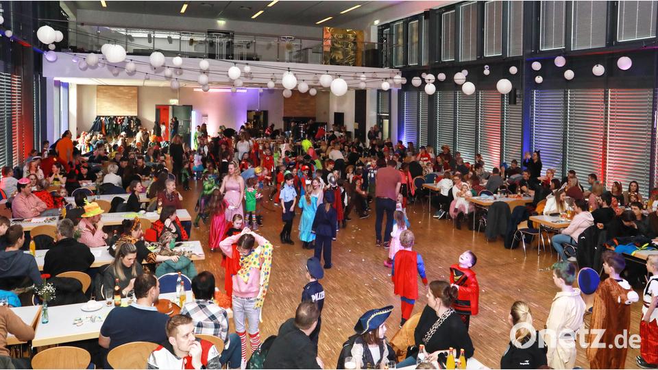 Faschingsstimmung bei Alt und Jung beim Kinderfasching der Sparte Turnen in der Stadthalle. Bild: njn