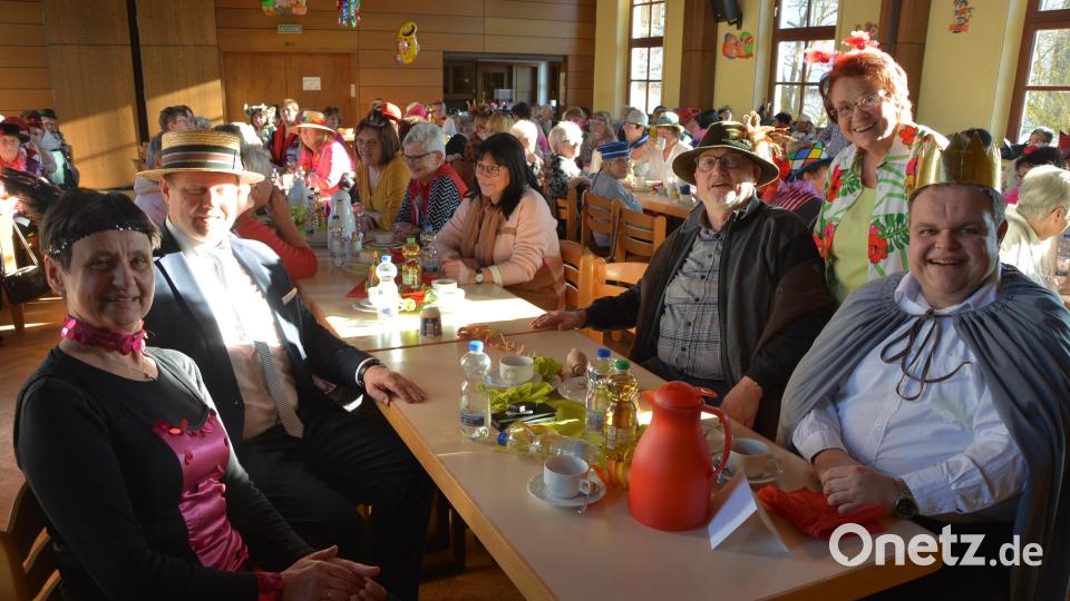 Voll besetzt war der Saal des Josefsheim beim Faschingsnachmittag des Frauenbunds. Bild: jr