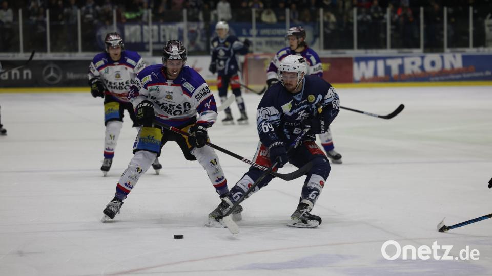 Szene aus dem Match Blue Devils Weiden gegen Deggendorfer SC (2:1 nach Penaltyschießen). Bild: Tobias Neubert