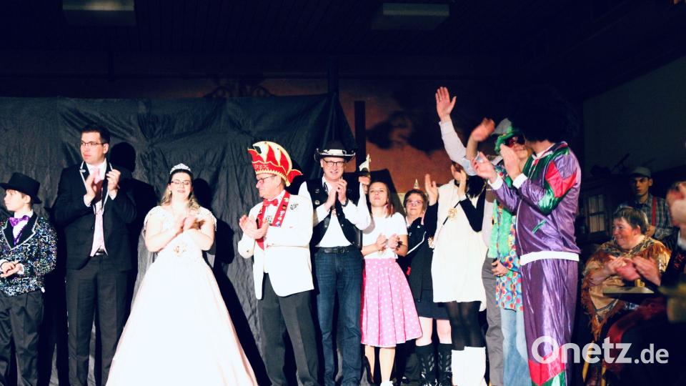 Beim Faschingsball der Jura-Werkstätten herrschte gute Stimmung. Bild: Bernhard Albrecht/exb