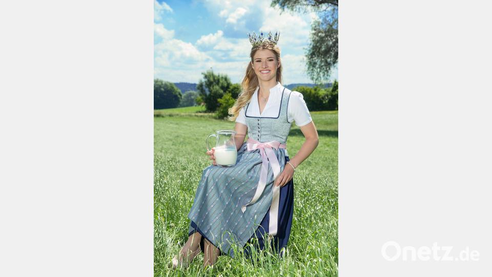 Auch die Bayerische Milchkönigin Veronika Gschoßmann ist Gast beim Eschenbacher Bauernmarkt. Bild: Michael Kayser/Milcherzeugerverband Bayern
