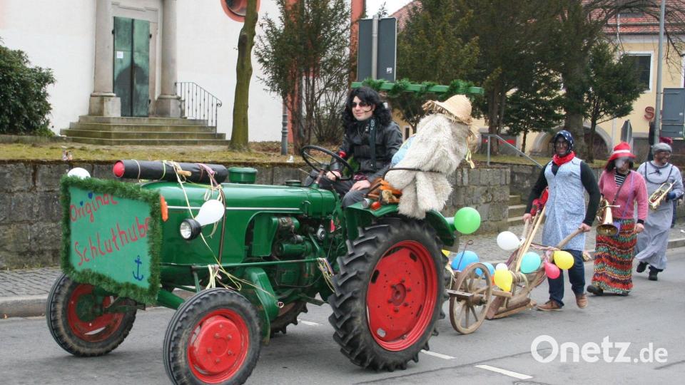 Mit dem Pflug wird zur Weiberfasnacht der Fasching offizielll ausgegraben. Archivbild: gz
