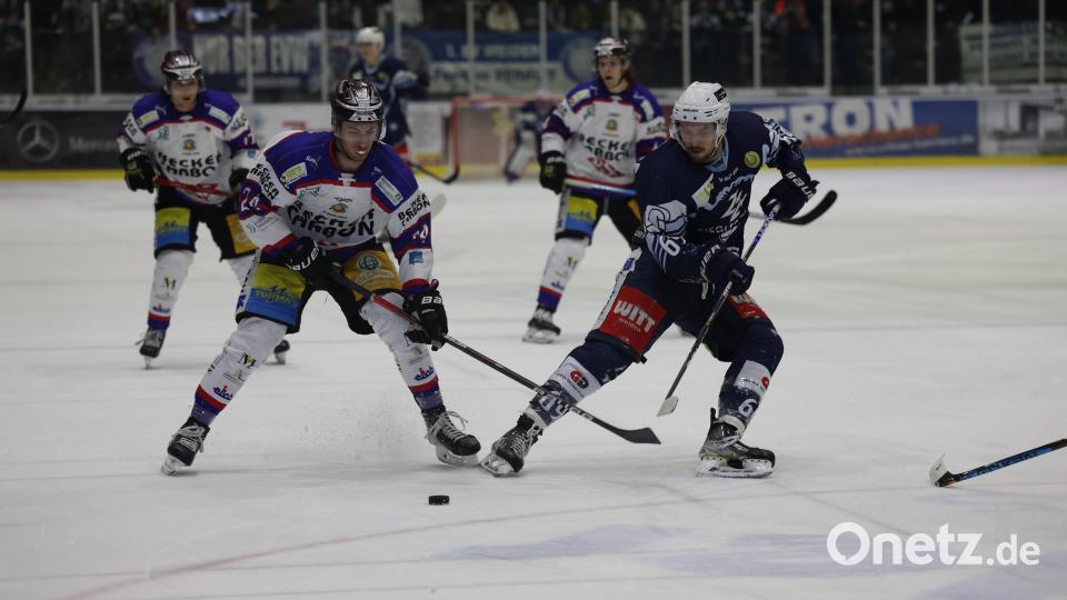 Szene aus dem Match Blue Devils Weiden gegen Deggendorfer SC (2:1 nach Penaltyschießen). Bild: Tobias Neubert