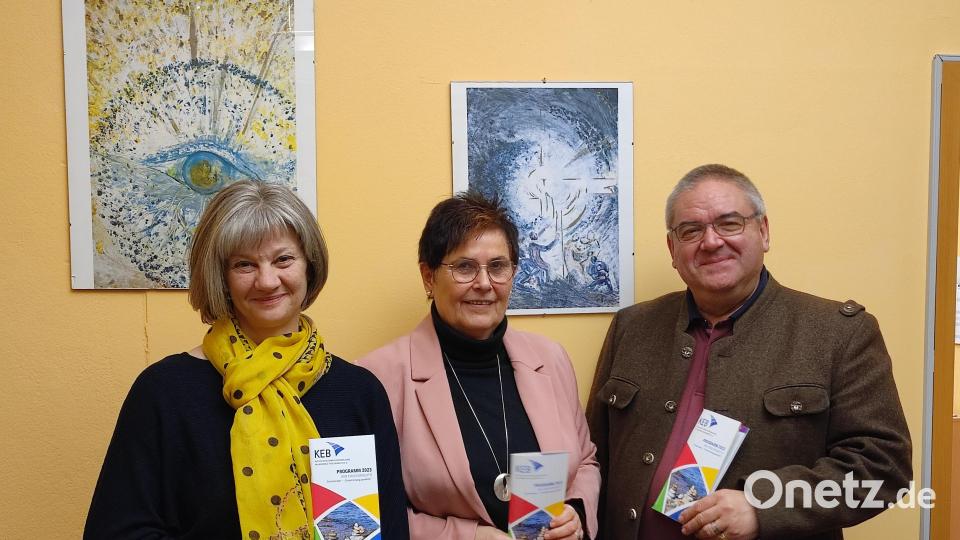 Ein abwechslungsreiches Programm stellte das Team der KEB Tirschenreuth vor. Im Bild (von links) Stellvertreterin Gisela Wenning, Vorsitzende Anneliese Krenkel und Geschäftsführender Bildungsreferent Hans Stelzl. Bild: Christa Malzer/KEB Tirschenreuth/exb