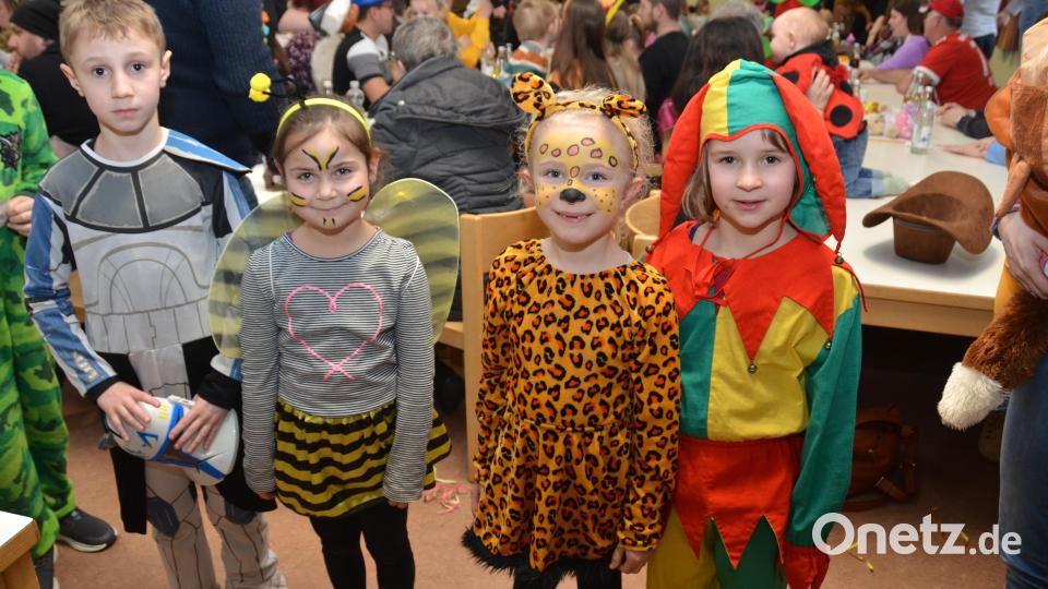 Bienchen, Geparden und bunte Hofnarren trieben sich beim Kinderfasching des Turnvereins herum. Auch ein Astronaut wurde gesichtet. Bild: dob