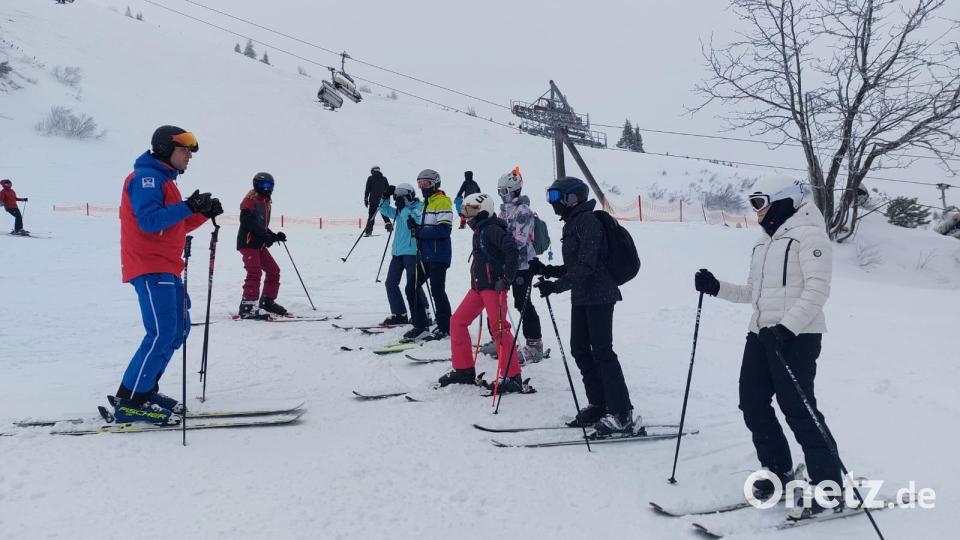 Das Jugendskiwochenende kommt bei den Teilnehmern gut an. Bild: Hans-Jürgen Sattler/exb