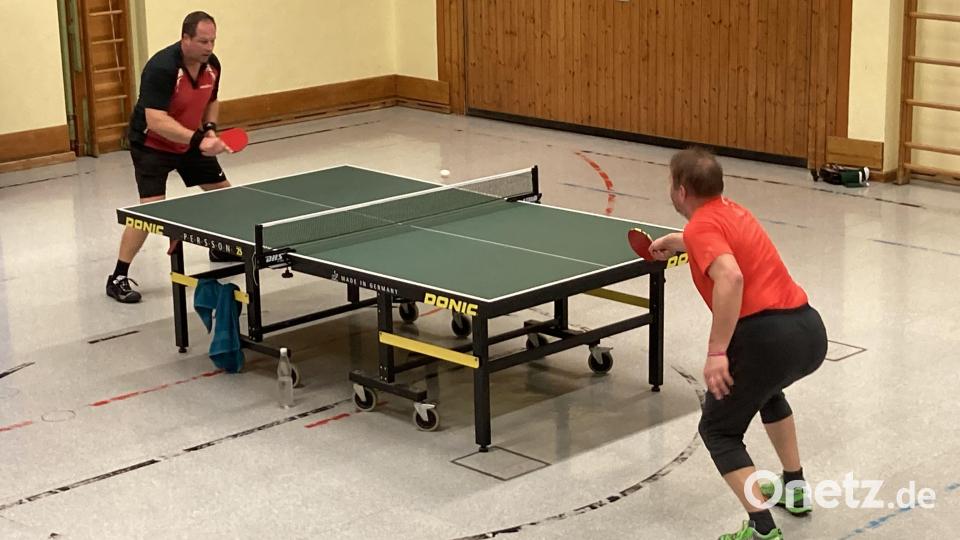 Harald Bächer (links) siegte im Finale gegen Nico Roscher (rechts). Bild: TB Jahn Wiesau/exb