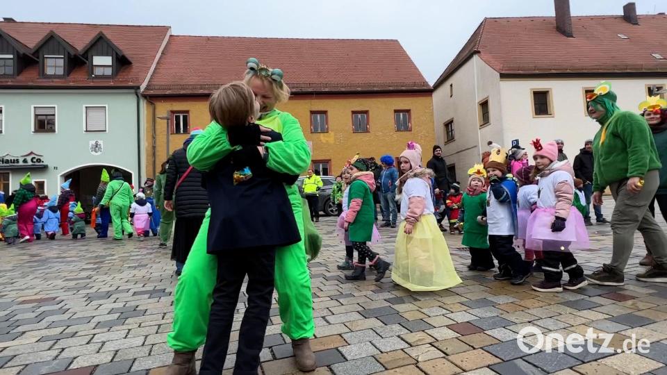 Aus dem Zug heraus eine spontane Umarmung aus Wiedersehensfreude. Bild: Heike Unger