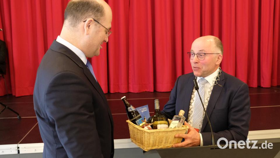 Klosterbier und eine Brotzeit aus regionaler Produktion für den &quot;Oberpfälzer&quot; Finanzminister musste sein. Bild: do