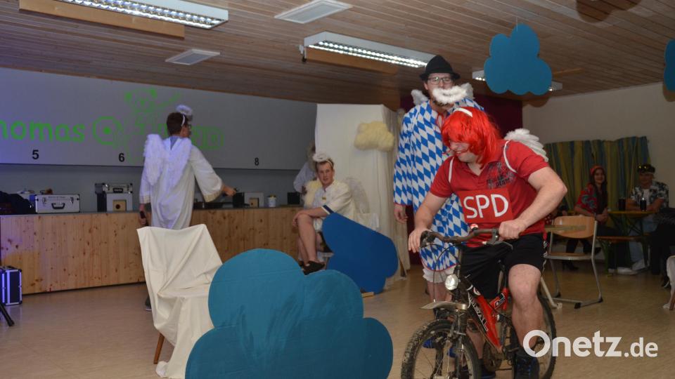 Der vorbeifahrende Radler-Engel erweckte sofort wieder Wut auf die vermeintliche Konkurrenz. Bild: dob