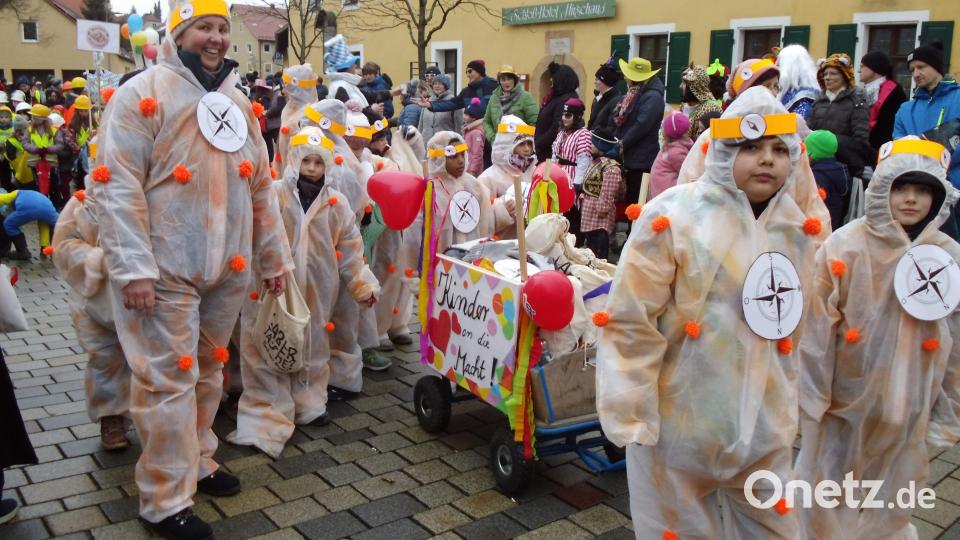 „Kinder an die Macht!“ So stand es auf dem „Zöichwagerl“ der Ammerthaler Mittagsbetreuungsgruppe Compass. Bild: u