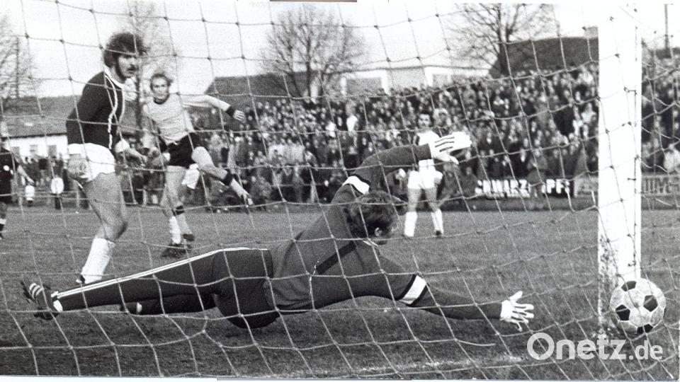 Willi Bauer (Zweiter von links hinten) erzielte bereits am Moosacher Weg viele Tore. Archivbild: Helmut Ziegler