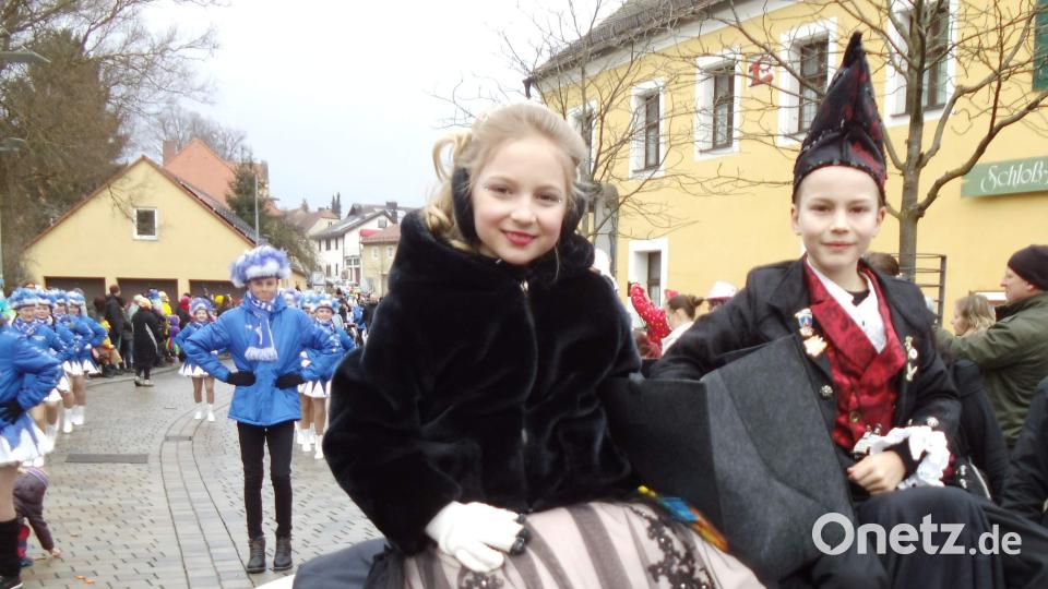 Prinz Bendedikt I. und seine Prinzessin Janina I. wurden im Cabrio chauffiert. Bild: u