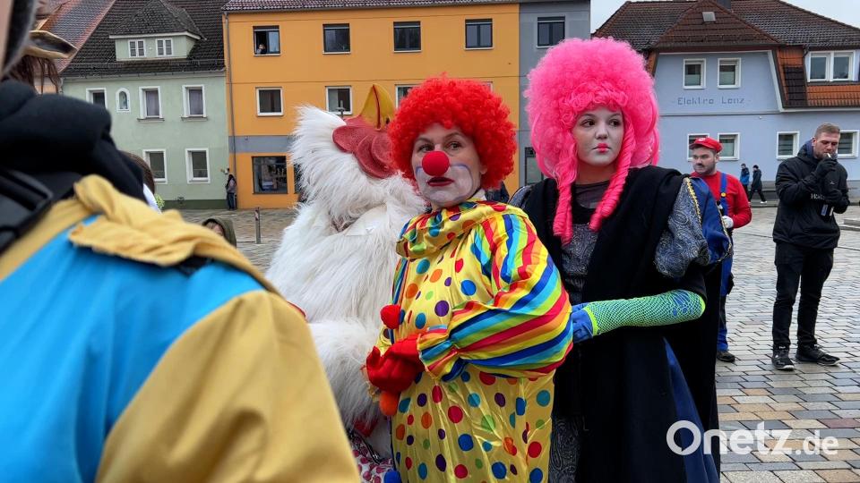 Da kann man sich schon mal närrisch aufbrezeln – der Kinderfaschingszug in Hirschau ist schließlich der einzige seiner Art in der Region. Bild: Heike Unger