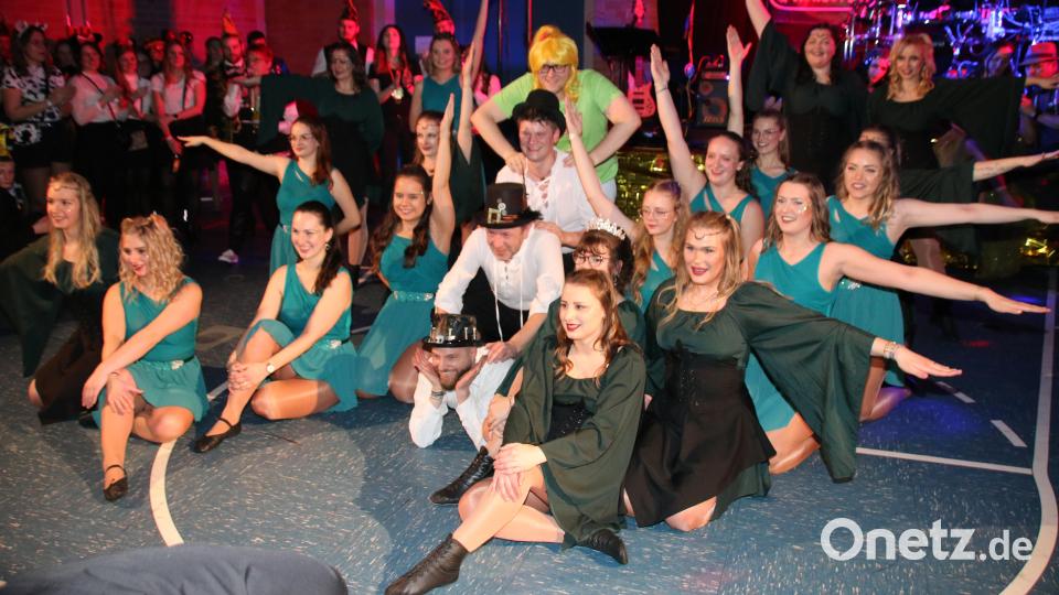 Beim große Finale des Showtanzensembles sind fast alle Tänzer beteiligt. Bild: sne