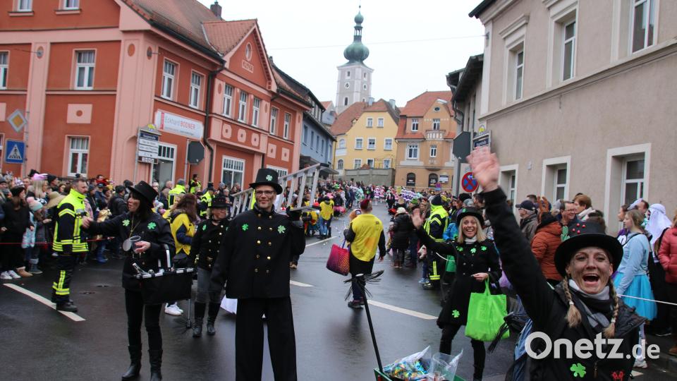 Die Stadträte als Schornsteinfeger - hoffentlich bringen sie Glück. Bild: sne