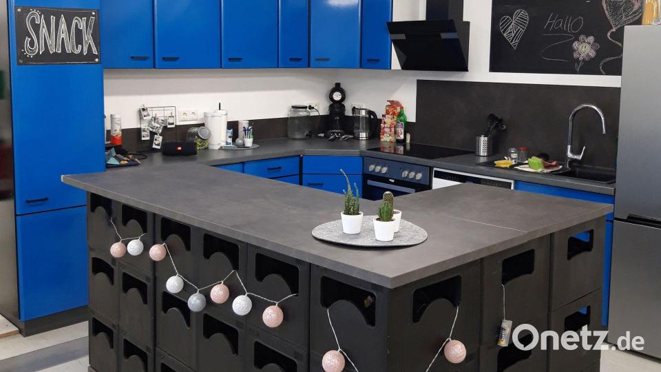 In der neuen Küche des Jugendtreffs ist freitags immer Food Friday angesagt. Bild: Claudia Klinger/exb