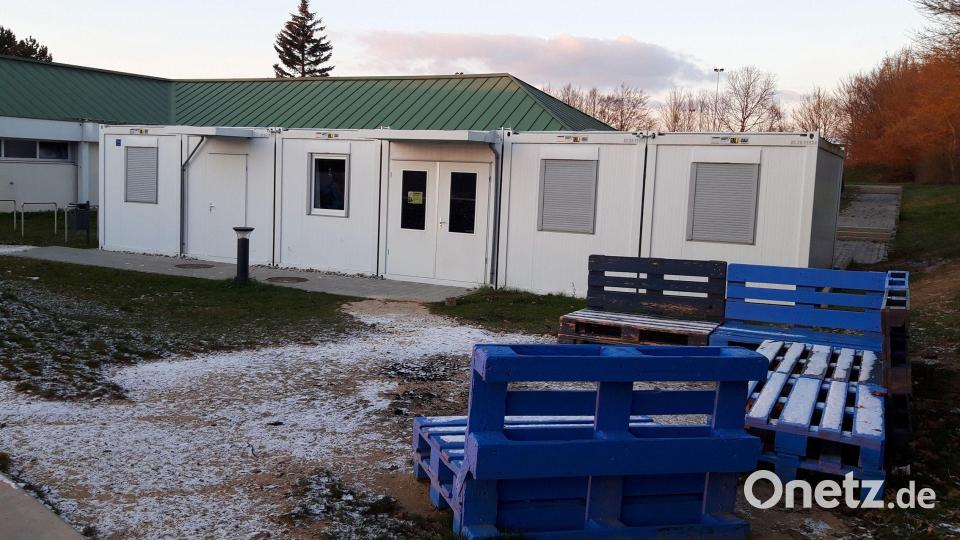 Der Jugendtreff Cube ist in Containern untergebracht und über einen Schotterweg am Skatepark vorbei zu erreichen. Bild: Claudia Klinger/exb