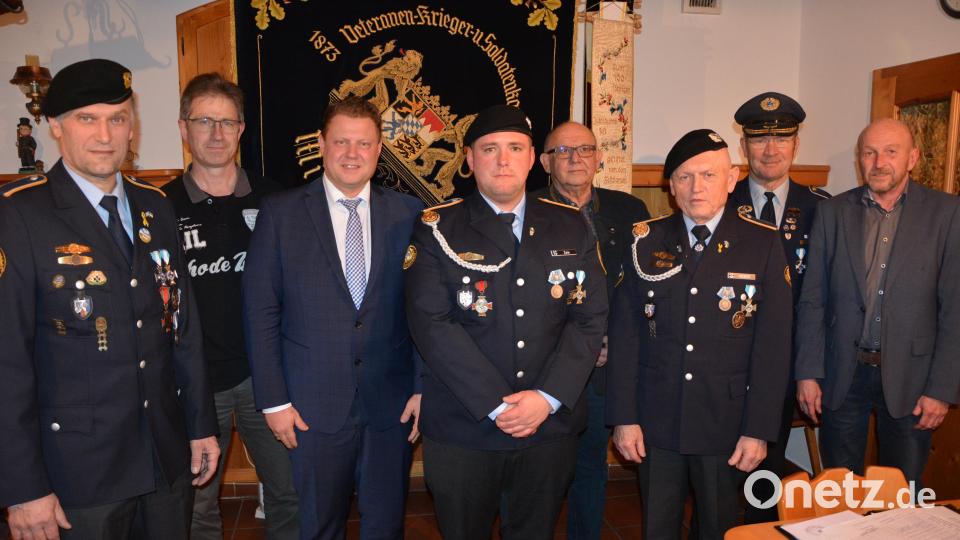 Bei den Neuwahlen wurde das Vorstandsteam der KSRK Mitterteich im Amt bestätigt. Im Bild (von links) Vorsitzender Wolfgang Danler, Ernst Hampel, Bürgermeister Stefan Grillmeier, Manuel Zeis, Erich Schraml, Ewald Weber, stellvertretender Kreisvorsitzender Anton Hauptmann und Stadtverbandsvorsitzender Peter Haibach. Bild: jr