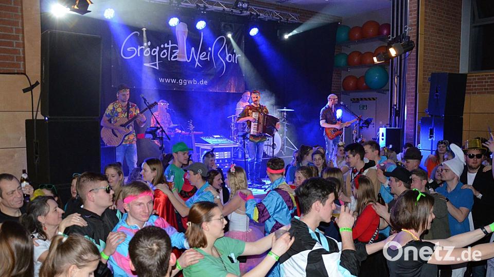 Sportlerball Rieden - Partystimmung in der Riedener Turnhalle Bild:  Grögötz Weißbir/exb