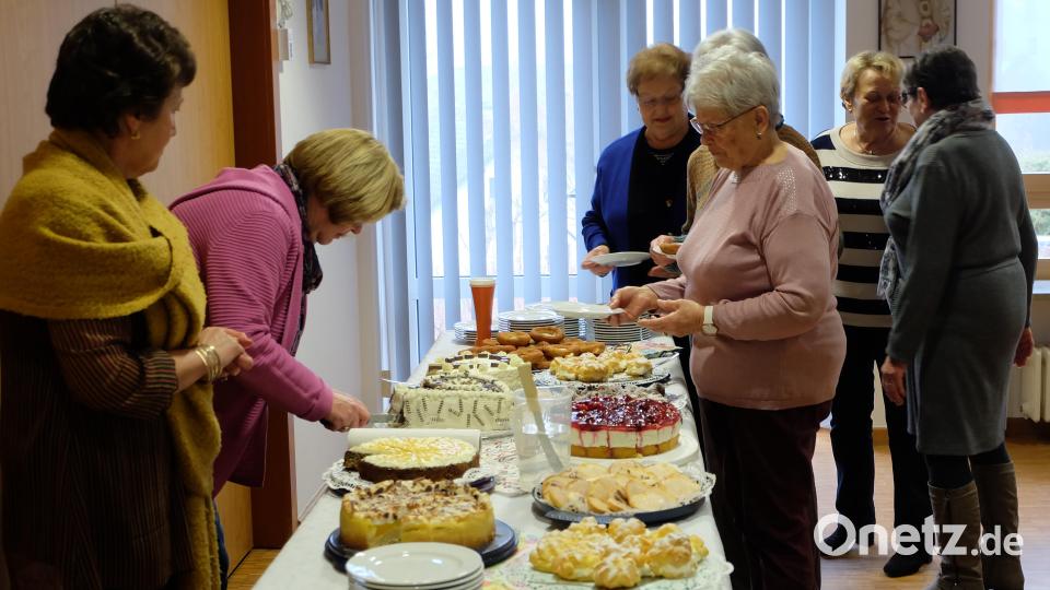 An der Kuchentheke blieben bei der Auswahl keine Wünsche offen. Bild: wlr