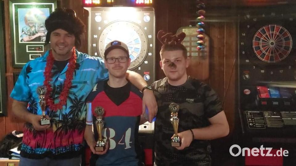 Die Siegerpokale gingen an Michael Kleber (Dains), Fabian Dimper und Patrick Seitz. Bild: gz