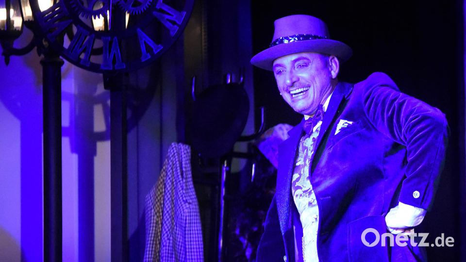 Eine besondere „Pflanze“: Thomas Gitter glänzt in der Verkörperung von „Audrey 2“ als diabolisches Grünzeug. Bild: Tobias Schwarzmeier