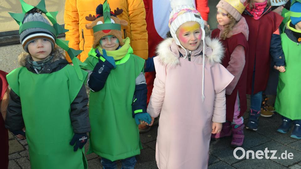 Daumen hoch für einen bunten Gaudiwurm. Bild: dob